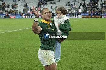 2023-10-15 - Cheslin Kolbe of South Africa salutes the supporters following the World Cup 2023, Quarter-final rugby union match between France and South Africa on October 15, 2023 at Stade de France in Saint-Denis near Paris, France - RUGBY - WORLD CUP 2023 - 1/4 - FRANCE V SOUTH AFRICA - WORLD CUP - RUGBY