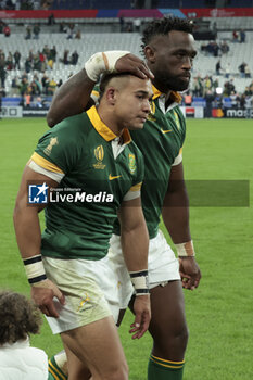 2023-10-15 - Cheslin Kolbe, Siya Kolisi of South Africa salute the supporters following the World Cup 2023, Quarter-final rugby union match between France and South Africa on October 15, 2023 at Stade de France in Saint-Denis near Paris, France - RUGBY - WORLD CUP 2023 - 1/4 - FRANCE V SOUTH AFRICA - WORLD CUP - RUGBY