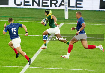 2023-10-15 - Kurt-Lee Arendse of South Africa runs to score a try during the World Cup 2023, Quarter-final rugby union match between France and South Africa on October 15, 2023 at Stade de France in Saint-Denis near Paris, France - RUGBY - WORLD CUP 2023 - 1/4 - FRANCE V SOUTH AFRICA - WORLD CUP - RUGBY