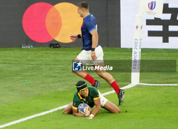 2023-10-15 - Kurt-Lee Arendse of South Africa scores a try during the World Cup 2023, Quarter-final rugby union match between France and South Africa on October 15, 2023 at Stade de France in Saint-Denis near Paris, France - RUGBY - WORLD CUP 2023 - 1/4 - FRANCE V SOUTH AFRICA - WORLD CUP - RUGBY
