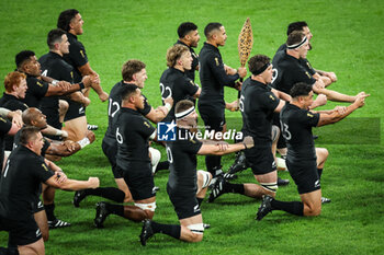 2023-10-20 - New Zealand players perform the Haka during the World Cup 2023, Semi-final rugby union match between Argentina and New Zealand on October 20, 2023 at Stade de France in Saint-Denis near Paris, France - RUGBY - WORLD CUP - 1/2 - ARGENTINA V NEW ZEALAND - WORLD CUP - RUGBY