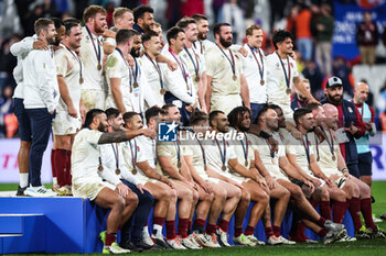 2023-10-27 - England players pose during the medal ceremony after the World Cup 2023, Bronze Final rugby union match between Argentina and England on October 27, 2023 at Stade de France in Saint-Denis near Paris, France - RUGBY - WORLD CUP 2023 - BRONZE FINAL - ARGENTINA V ENGLAND - WORLD CUP - RUGBY