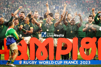 2023-10-28 - Players of South Africa celebrate the victory during the World Cup 2023, Final rugby union match between New Zealand and South Africa on October 28, 2023 at Stade de France in Saint-Denis near Paris, France - RUGBY - WORLD CUP 2023 - FINAL - NEW ZEALAND V SOUTH AFRICA - WORLD CUP - RUGBY