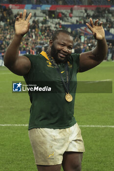 2023-10-28 - Ox Nche of South Africa celebrates the victory following the World Cup 2023, Final rugby union match between New Zealand (All Blacks) and South Africa (Springboks) on October 28, 2023 at Stade de France in Saint-Denis near Paris, France - RUGBY - WORLD CUP 2023 - FINAL - NEW ZEALAND V SOUTH AFRICA - WORLD CUP - RUGBY