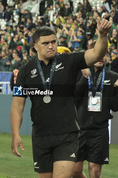 2023-10-28 - Tamaiti Williams of New Zealand salutes the supporters following the World Cup 2023, Final rugby union match between New Zealand (All Blacks) and South Africa (Springboks) on October 28, 2023 at Stade de France in Saint-Denis near Paris, France - RUGBY - WORLD CUP 2023 - FINAL - NEW ZEALAND V SOUTH AFRICA - WORLD CUP - RUGBY