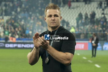 2023-10-28 - Sam Cane of New Zealand salutes the supporters following the World Cup 2023, Final rugby union match between New Zealand (All Blacks) and South Africa (Springboks) on October 28, 2023 at Stade de France in Saint-Denis near Paris, France - RUGBY - WORLD CUP 2023 - FINAL - NEW ZEALAND V SOUTH AFRICA - WORLD CUP - RUGBY