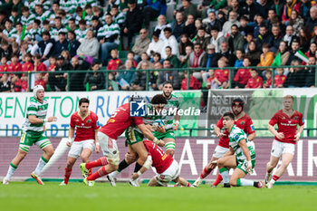 2023-10-29 - Jacob Umaga (Benetton Rugby) in action against Fineen Wycherley (Munster Rugby) - BENETTON RUGBY VS MUNSTER RUGBY - UNITED RUGBY CHAMPIONSHIP - RUGBY
