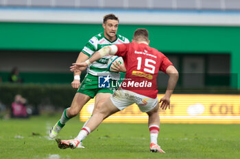 2023-10-29 - Edoardo Padovani (Benetton Rugby) hindered by Shane Daly (Munster Rugby) - BENETTON RUGBY VS MUNSTER RUGBY - UNITED RUGBY CHAMPIONSHIP - RUGBY