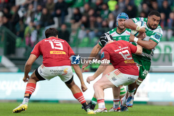 2023-10-29 - Toa Halafihi (Benetton Rugby) in action against Rory Scannell (Munster Rugby) - BENETTON RUGBY VS MUNSTER RUGBY - UNITED RUGBY CHAMPIONSHIP - RUGBY