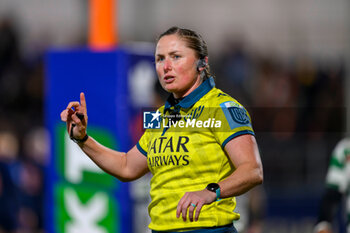 2023-11-24 - Referee Aimee Barrett-Theron (RSA) during the United Rugby Championship, rugby union match between Edinburgh Rugby and Benetton Rugby on 24 November 2023 at The Hive Stadium in Edinburgh, Scotland - RUGBY - UNITED RUGBY CHAMPIONSHIP - EDINBURGH V BENETTON - UNITED RUGBY CHAMPIONSHIP - RUGBY