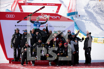 2023-01-28 - Casse Mattia (ITA) 3th CLASSIFIED and his team - 2023 AUDI FIS SKI WORLD CUP - MEN'S SUPER G - ALPINE SKIING - WINTER SPORTS