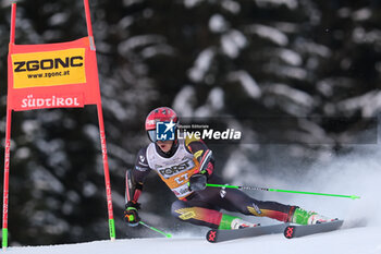 2023-12-17 - Sam Maes (BEL) competes during the Audi FIS Alpine Ski World Cup, Men’s Giant Slalom race on Gran Risa Slope, Alta Badia on December 17, 2023, La Villa, Bozen, Italy. - AUDI FIS SKI WORLD CUP - MEN'S GIANT SLALOM - ALPINE SKIING - WINTER SPORTS
