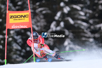 2023-12-17 - Josua Mettler (SUI) competes during the Audi FIS Alpine Ski World Cup, Men’s Giant Slalom race on Gran Risa Slope, Alta Badia on December 17, 2023, La Villa, Bozen, Italy. - AUDI FIS SKI WORLD CUP - MEN'S GIANT SLALOM - ALPINE SKIING - WINTER SPORTS