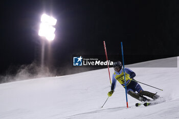2023-12-22 - Giuliano Razzoli (ITA) competes during the Audi FIS Alpine Ski World Cup, Men’s Slalom race on 3Tre Slope in Madonna di Campiglio on December 22, 2023, Trento, Italy. - AUDI FIS SKI WORLD CUP - MEN'S SLALOM - ALPINE SKIING - WINTER SPORTS