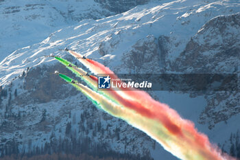 2023-12-17 - ALPINE SKIING - FIS WC 2023-2024 Men's World Cup Giant Slalom Image shows: Frecce Tricolori at Alta Badia - AUDI FIS SKI WORLD CUP - MEN'S GIANT SLALOM - ALPINE SKIING - WINTER SPORTS