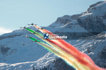 2023-12-17 - ALPINE SKIING - FIS WC 2023-2024 Men's World Cup Giant Slalom Image shows: Frecce Tricolori at Alta Badia - AUDI FIS SKI WORLD CUP - MEN'S GIANT SLALOM - ALPINE SKIING - WINTER SPORTS