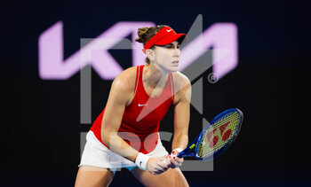 2023-01-02 - Belinda Bencic of Switzerland in action against Iga Swiatek of Poland during her second round-robin match at the 2023 United Cup Brisbane tennis tournament on January 2, 2023 in Brisbane, Australia - TENNIS - UNITED CUP 2023 - INTERNATIONALS - TENNIS