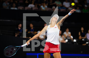 2023-01-03 - Magda Linette of Poland in action during her second round-robin match at the 2023 United Cup Brisbane tennis tournament on January 3, 2023 in Brisbane, Australia - TENNIS - UNITED CUP 2023 - INTERNATIONALS - TENNIS