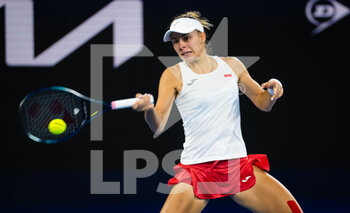 2023-01-03 - Magda Linette of Poland in action during her city final singles match at the 2023 United Cup Brisbane tennis tournament on January 4, 2023 in Brisbane, Australia - TENNIS - UNITED CUP 2023 - INTERNATIONALS - TENNIS
