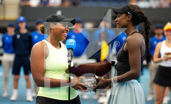 2023-01-07 - Taylor Townsend of the United States & Asia Muhammad of the United States pose with their champions trophy after winning the doubles final of the 2023 Adelaide International 1, WTA 500 tennis tournament on January 7, 2023 in Adelaide, Australia - TENNIS - WTA - 2023 ADELAIDE INTERNATIONAL 1 - INTERNATIONALS - TENNIS