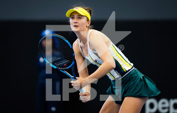 2023-01-07 - Irina-Camelia Begu of Romania in action during the semi-final of the 2023 Adelaide International 1, WTA 500 tennis tournament on January 7, 2023 in Adelaide, Australia - TENNIS - WTA - 2023 ADELAIDE INTERNATIONAL 1 - INTERNATIONALS - TENNIS