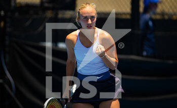 2023-01-08 - Anastasia Potapova of Russia in action during the final qualifications round of the 2023 Adelaide International 2, WTA 500 tennis tournament on January 8, 2023 in Adelaide, Australia - TENNIS - WTA - 2023 ADELAIDE INTERNATIONAL 2 - INTERNATIONALS - TENNIS