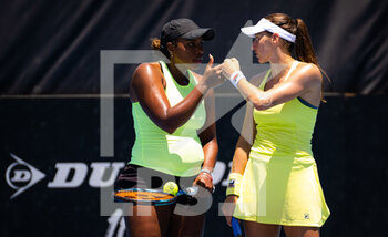 2023-01-10 - Luisa Stefani of Brazil & Taylor Townsend of the United States playing doubles at the 2023 Adelaide International 2, WTA 500 tennis tournament on January 10, 2023 in Adelaide, Australia - TENNIS - WTA - 2023 ADELAIDE INTERNATIONAL 2 - INTERNATIONALS - TENNIS