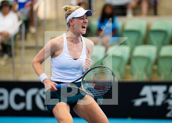 2023-01-10 - Alison Riske-Amritraj of the United States in action during the first round of the 2023 Adelaide International 2, WTA 500 tennis tournament on January 10, 2023 in Adelaide, Australia - TENNIS - WTA - 2023 ADELAIDE INTERNATIONAL 2 - INTERNATIONALS - TENNIS