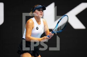 2023-01-16 - Sofia Kenin of the United States in action against Victoria Azarenka of Belarus during the first round of the 2023 Australian Open, Grand Slam tennis tournament on January 16, 2023 in Melbourne, Australia - TENNIS - WTA - AUSTRALIA OPEN 2023 - WEEK 1 - INTERNATIONALS - TENNIS