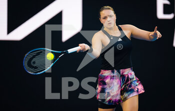 2023-01-16 - Jule Niemeier of Germany in action against Iga Swiatek of Poland during the first round of the 2023 Australian Open, Grand Slam tennis tournament on January 16, 2023 in Melbourne, Australia - TENNIS - WTA - AUSTRALIA OPEN 2023 - WEEK 1 - INTERNATIONALS - TENNIS