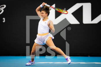 2023-01-17 - Jasmine Paolini of Italy in action against Liudmila Samsonova of Russia during the first round of the 2023 Australian Open, Grand Slam tennis tournament on January 17, 2023 in Melbourne, Australia - TENNIS - WTA - AUSTRALIA OPEN 2023 - WEEK 1 - INTERNATIONALS - TENNIS