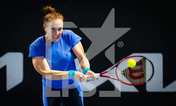 2023-01-17 - Madison Brengle of the United States in action against Claire Liu of the United States during the first round of the 2023 Australian Open, Grand Slam tennis tournament on January 17, 2023 in Melbourne, Australia - TENNIS - WTA - AUSTRALIA OPEN 2023 - WEEK 1 - INTERNATIONALS - TENNIS