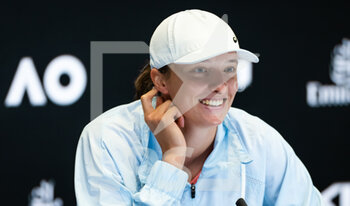2023-01-18 - Iga Swiatek of Poland talks to the media after the second round against Camila Osorio of Colombia at the 2023 Australian Open, Grand Slam tennis tournament on January 18, 2023 in Melbourne, Australia - TENNIS - WTA - AUSTRALIA OPEN 2023 - WEEK 1 - INTERNATIONALS - TENNIS