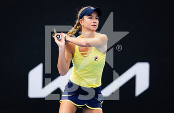 2023-01-18 - Elizabeth Mandlik of the United States in action against Irina-Camelia Begu of Romania during the first round of the 2023 Australian Open, Grand Slam tennis tournament on January 18, 2023 in Melbourne, Australia - TENNIS - WTA - AUSTRALIA OPEN 2023 - WEEK 1 - INTERNATIONALS - TENNIS