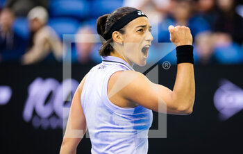 2023-01-20 - Caroline Garcia of France in action against Leylah Fernandez of Canada during the second round of the 2023 Australian Open, Grand Slam tennis tournament on January 19, 2023 in Melbourne, Australia - TENNIS - WTA - AUSTRALIA OPEN 2023 - WEEK 1 - INTERNATIONALS - TENNIS