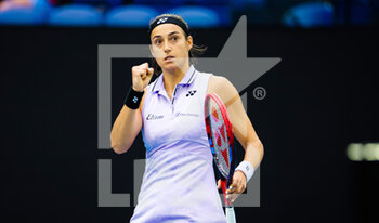 2023-01-20 - Caroline Garcia of France in action against Leylah Fernandez of Canada during the second round of the 2023 Australian Open, Grand Slam tennis tournament on January 19, 2023 in Melbourne, Australia - TENNIS - WTA - AUSTRALIA OPEN 2023 - WEEK 1 - INTERNATIONALS - TENNIS