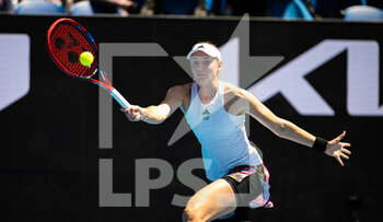 2023-01-20 - Elena Rybakina of Kazakhstan in action against Danielle Collins of the United States during the third round of the 2023 Australian Open, Grand Slam tennis tournament on January 20, 2023 in Melbourne, Australia - TENNIS - WTA - AUSTRALIA OPEN 2023 - WEEK 1 - INTERNATIONALS - TENNIS