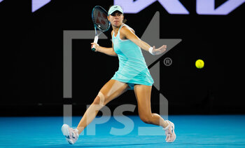 2023-01-21 - Magda Linette of Poland in action during the third round of the 2023 Australian Open, Grand Slam tennis tournament on January 21, 2023 in Melbourne, Australia - TENNIS - WTA - AUSTRALIA OPEN 2023 - WEEK 1 - INTERNATIONALS - TENNIS