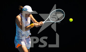 23/01/2023 - Iga Swiatek of Poland in action against Elena Rybakina of Kazakhstan during the fourth round of the 2023 Australian Open, Grand Slam tennis tournament on January 22, 2023 in Melbourne, Australia - TENNIS - WTA - AUSTRALIA OPEN 2023 - WEEK 1 - INTERNAZIONALI - TENNIS