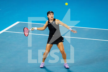 23/01/2023 - Lin Zhu of China in action against Victoria Azarenka of Belarus during the fourth round of the 2023 Australian Open, Grand Slam tennis tournament on January 22, 2023 in Melbourne, Australia - TENNIS - WTA - AUSTRALIA OPEN 2023 - WEEK 1 - INTERNAZIONALI - TENNIS