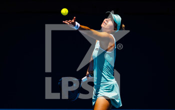 23/01/2023 - Magda Linette of Poland in action against Caroline Garcia of France during the fourth round of the 2023 Australian Open, Grand Slam tennis tournament on January 23, 2023 in Melbourne, Australia - TENNIS - AUSTRALIA OPEN 2023 - WEEK 2 - INTERNAZIONALI - TENNIS
