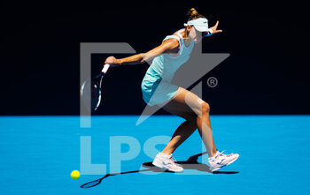 23/01/2023 - Magda Linette of Poland in action against Caroline Garcia of France during the fourth round of the 2023 Australian Open, Grand Slam tennis tournament on January 23, 2023 in Melbourne, Australia - TENNIS - AUSTRALIA OPEN 2023 - WEEK 2 - INTERNAZIONALI - TENNIS