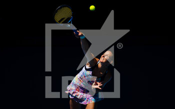 2023-01-25 - Karolina Pliskova of the Czech Republic in action against Magda Linette of Poland during the quarter-final of the 2023 Australian Open, Grand Slam tennis tournament on January 25, 2023 in Melbourne, Australia - TENNIS - AUSTRALIA OPEN 2023 - WEEK 2 - INTERNATIONALS - TENNIS