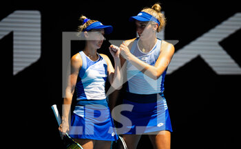 2023-01-25 - Storm Hunter of Australia & Elise Mertens of Belgium in action during the doubles quarter-final of the 2023 Australian Open, Grand Slam tennis tournament on January 25, 2023 in Melbourne, Australia - TENNIS - AUSTRALIA OPEN 2023 - WEEK 2 - INTERNATIONALS - TENNIS