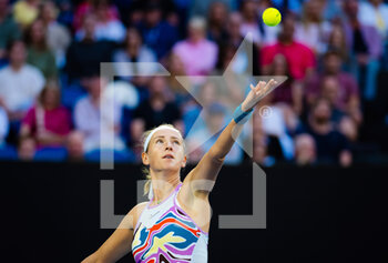 2023-01-27 - Victoria Azarenka of Belarus in action against Elena Rybakina of Kazakhstan during the semi-final of the 2023 Australian Open, Grand Slam tennis tournament on January 26, 2023 in Melbourne, Australia - TENNIS - AUSTRALIA OPEN 2023 - WEEK 2 - INTERNATIONALS - TENNIS