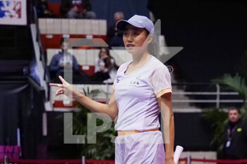 2023-01-31 - Zhang Shuai (CHN) in action against Madison Brengle (USA) during the Open 6E Sens - Metropole de Lyon, WTA 250 tennis tournament on January 31, 2023 at Palais des Sports de Gerland in Lyon, France - TENNIS - WTA - OPEN 6E SENS 2023 - INTERNATIONALS - TENNIS