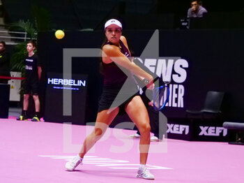 2023-02-01 - Camila Osorio (COL) in action against Jule Niemeier (GER) during the Open 6E Sens - Metropole de Lyon, WTA 250 tennis tournament on February 1, 2023 at Palais des Sports de Gerland in Lyon, France - TENNIS - WTA - OPEN 6E SENS 2023 - INTERNATIONALS - TENNIS
