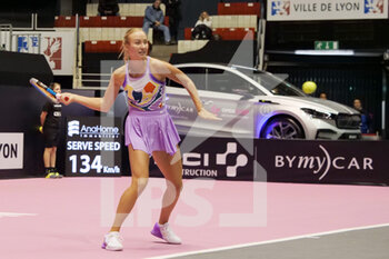 2023-02-02 - Anastasia Potapova (RUS) in action against Clara Burel (FRA) during the Open 6E Sens - Metropole de Lyon, WTA 250 tennis tournament on February 2, 2023 at Palais des Sports de Gerland in Lyon, France - TENNIS - WTA - OPEN 6E SENS 2023 - INTERNATIONALS - TENNIS
