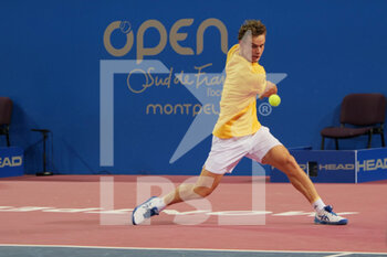 2023-02-07 - Luca Van Assche (FRA) in action against Marc-Andrea Huesler (SUI) during the Open Sud de France 2023, ATP 250 tennis tournament on February 7, 2023 at Sud de France Arena in Pérols near Montpellier, France - TENNIS - ATP - OPEN SUD DE FRANCE 2023 - INTERNATIONALS - TENNIS