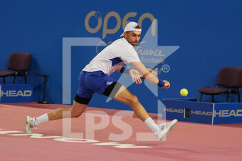 2023-02-07 - Benjamin Bonzi (FRA) in action against Lorenzo Sonego (ITA) during the Open Sud de France 2023, ATP 250 tennis tournament on February 7, 2023 at Sud de France Arena in Pérols near Montpellier, France - TENNIS - ATP - OPEN SUD DE FRANCE 2023 - INTERNATIONALS - TENNIS
